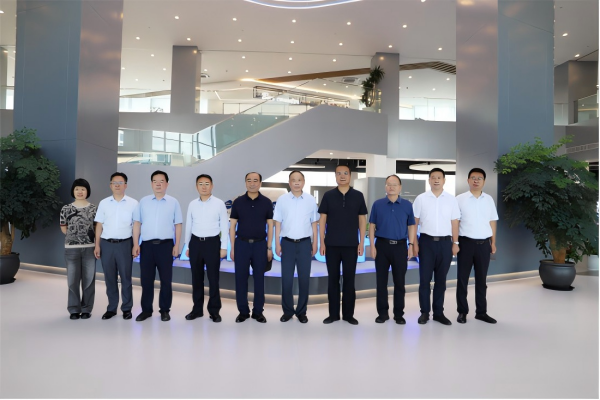 宝鸡市委书记杨广亭调研广发体育
